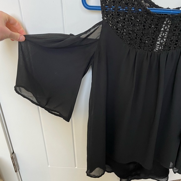 Dex open shoulder flowy blouse S - Picture 6 of 6